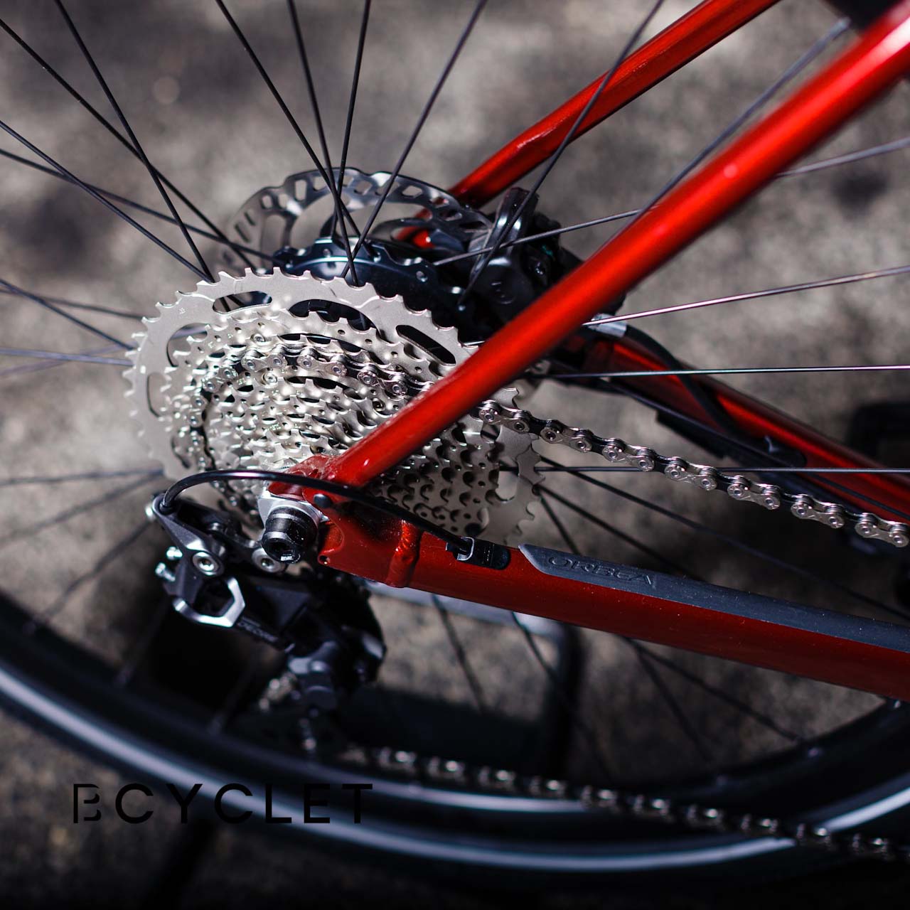 Orbea Vibe H30 2022 Red close up 2-64