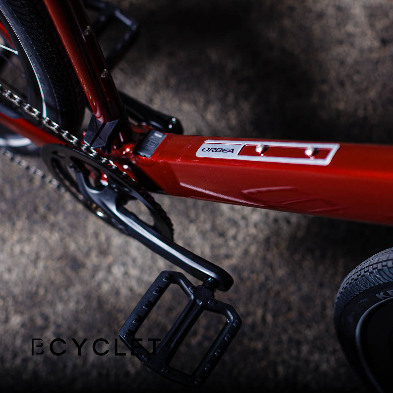 Orbea Vibe H30 2022 Red close up-65