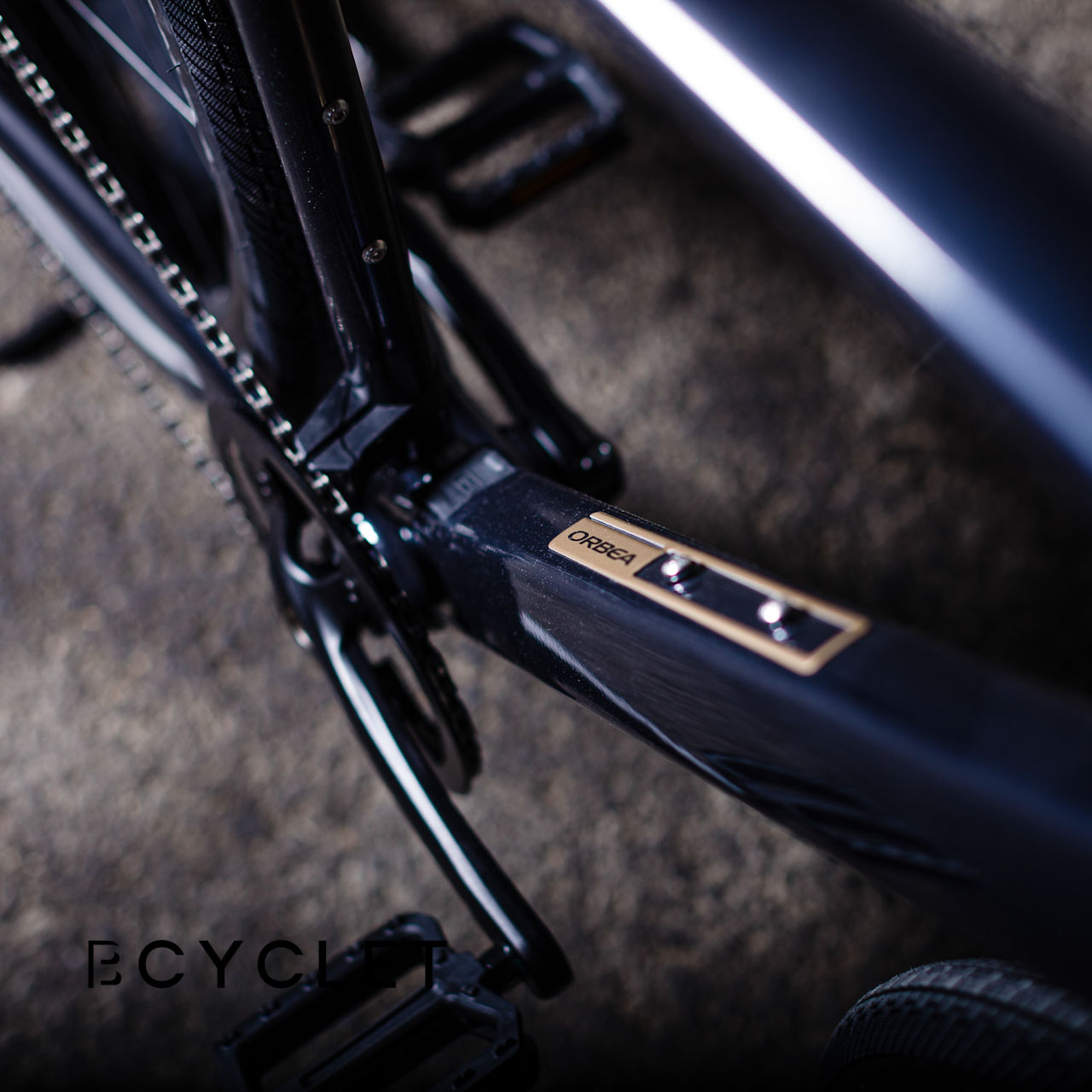 Orbea Vibe H30 2022 black close up 2-60