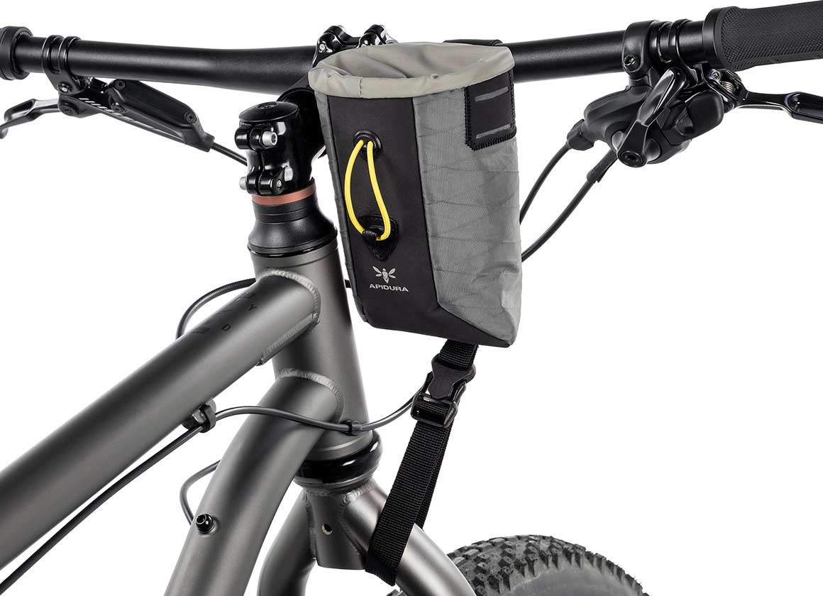 apidura-backcountry-food-pouch-0.8l-on-bike-1 Apidura backcountry Food pouch 0.8l