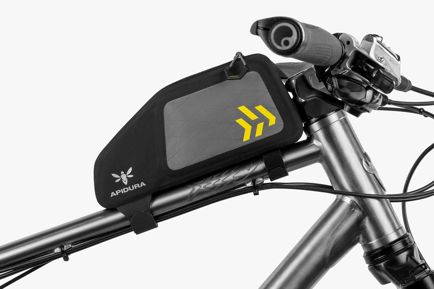 apidura-backcountry-top-tube-pack-2l-on-bike-1
