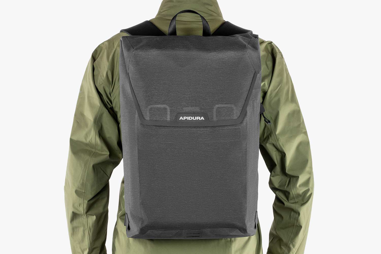 apidura-city-backpack-17l-on-body-1-1
