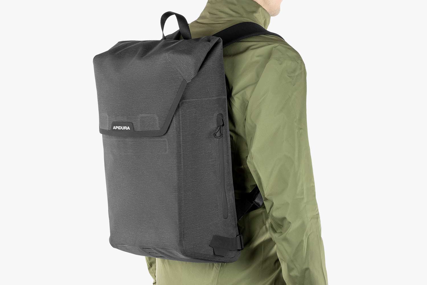 apidura-city-backpack-17l-on-body-2-1