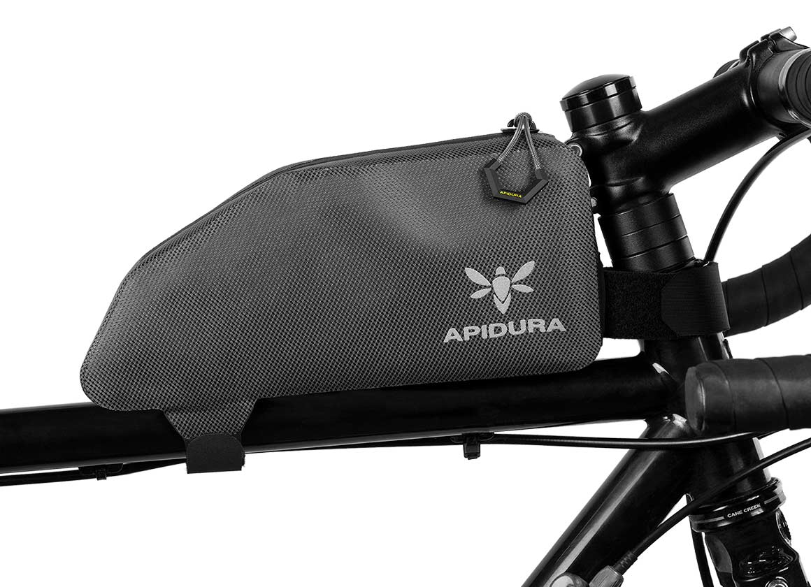 apidura-expedition-top-tube-pack-1l-on-bike-1-1