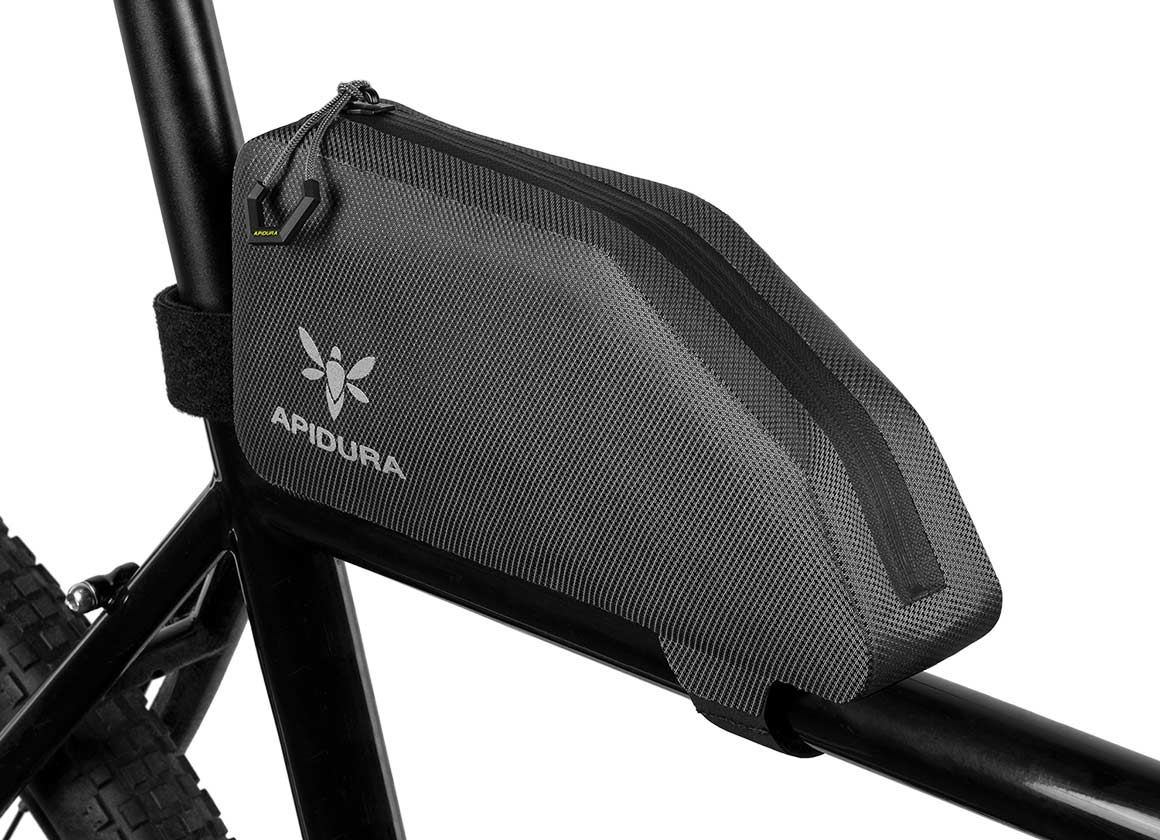 apidura-expedition-top-tube-pack-1l-on-bike-3-1