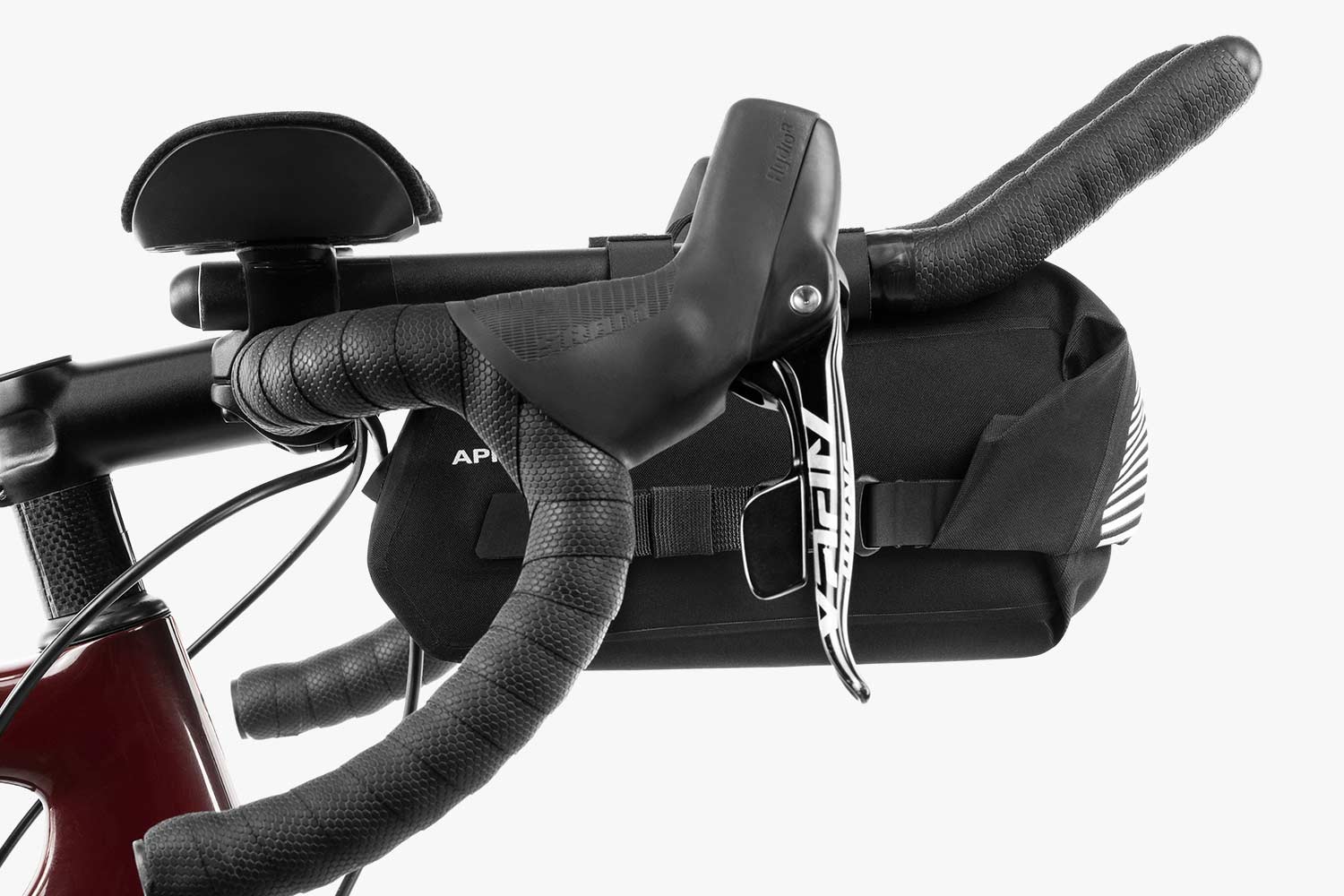 apidura-racing-aerobar-pack-2.5l-on-bike-3