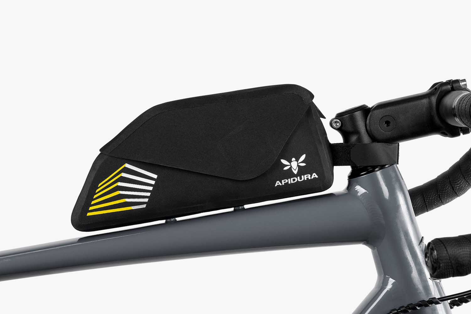 apidura-racing-bolt-on-top-tube-pack-1l-on-bike-1