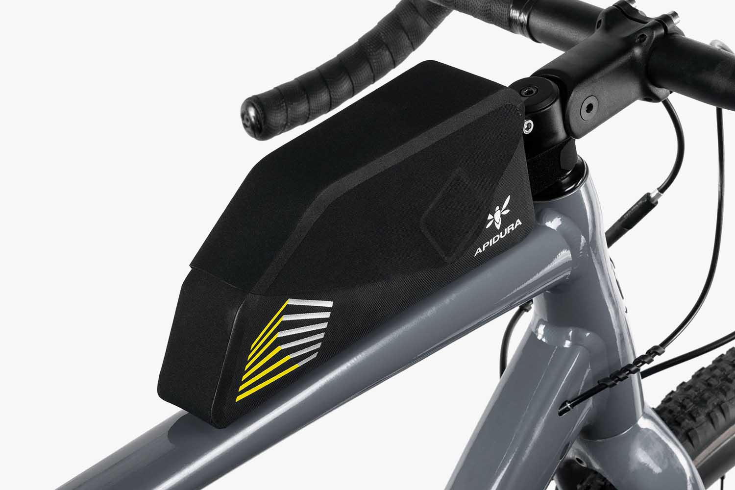 apidura-racing-bolt-on-top-tube-pack-1l-on-bike-2 Racing bolt on top tube pack