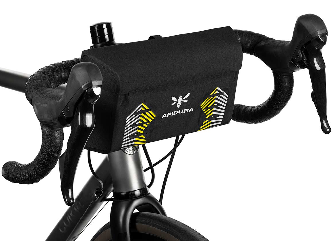 apidura-racing-handlebar-mini-pack-2.5l-on-bike-2