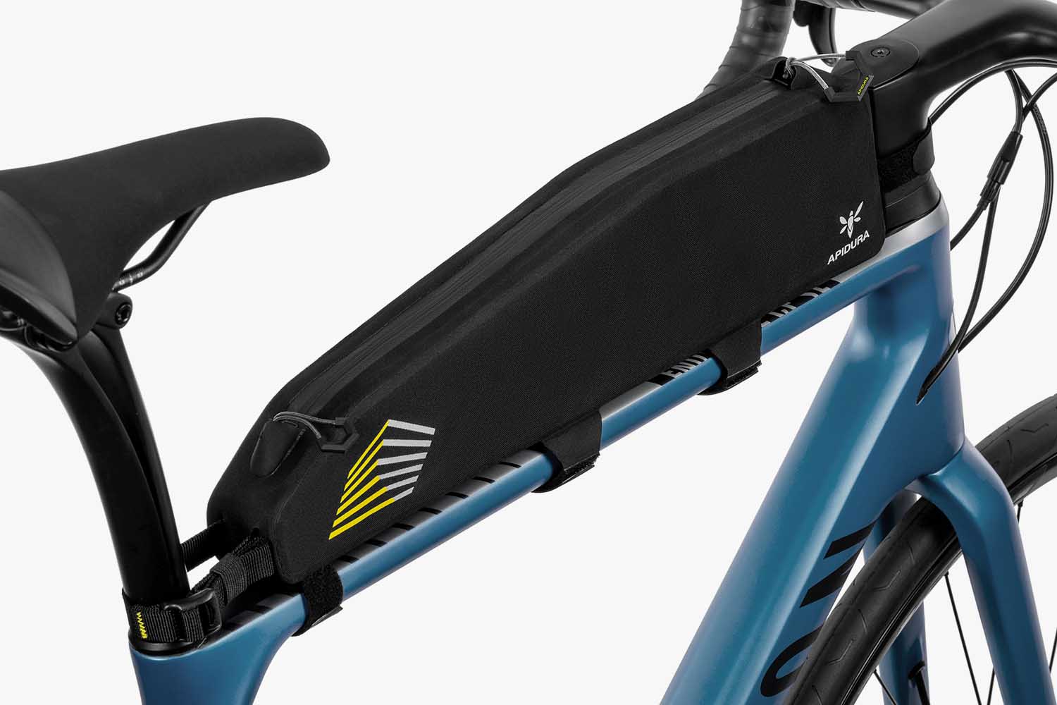 apidura-racing-long-top-tube-pack-2l-on-bike-2 racing long top tube